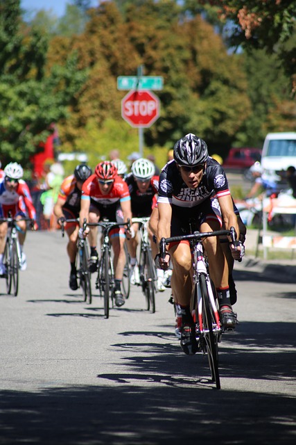 更为类似地 更为类似地